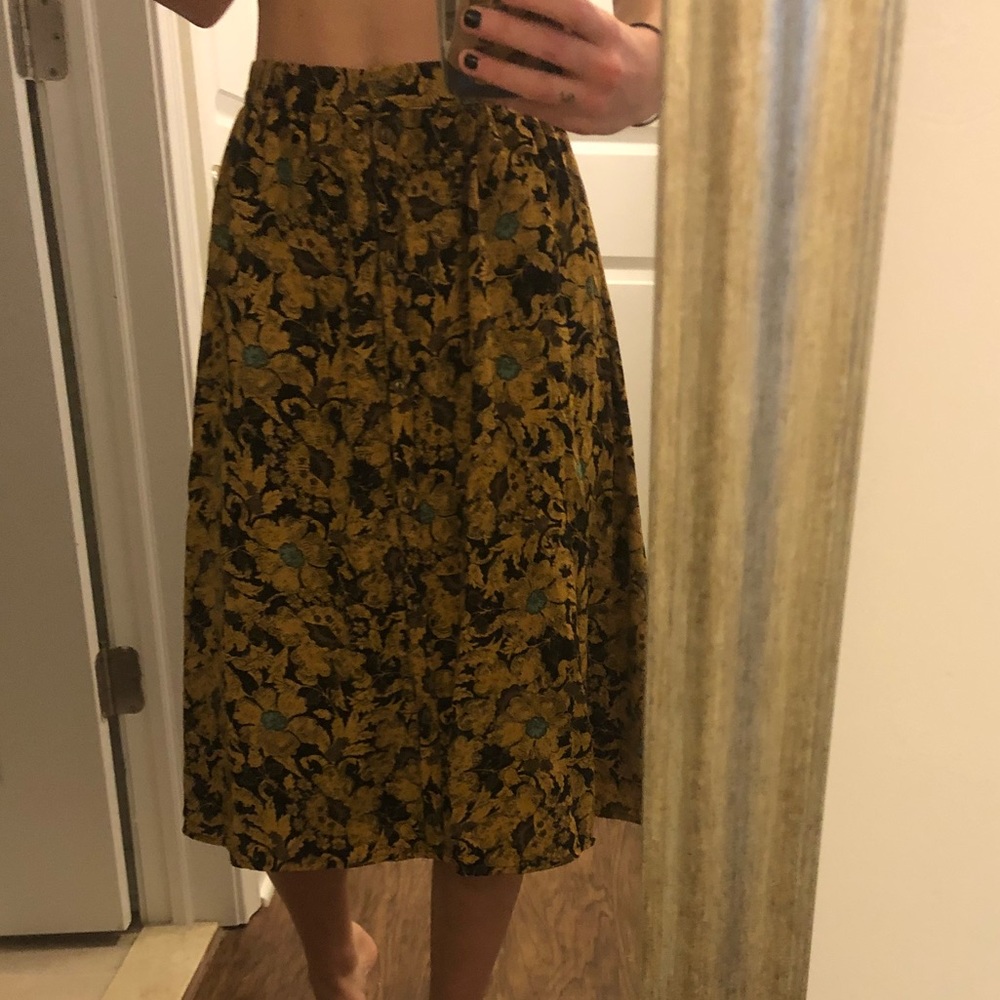 Forever 21 Knee Length Skirt XS